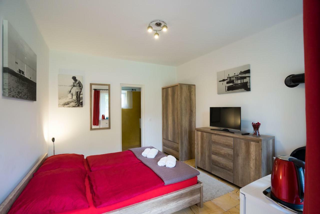 Hotel Zánka Vízparti Üdülő Esterno foto