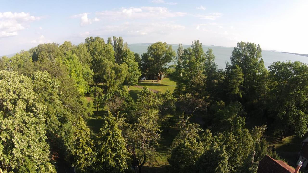 Hotel Zánka Vízparti Üdülő Esterno foto