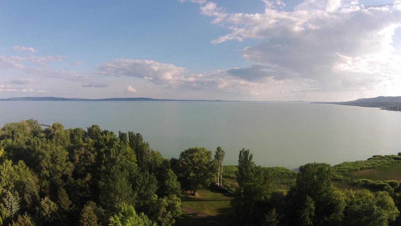 Hotel Zánka Vízparti Üdülő Esterno foto