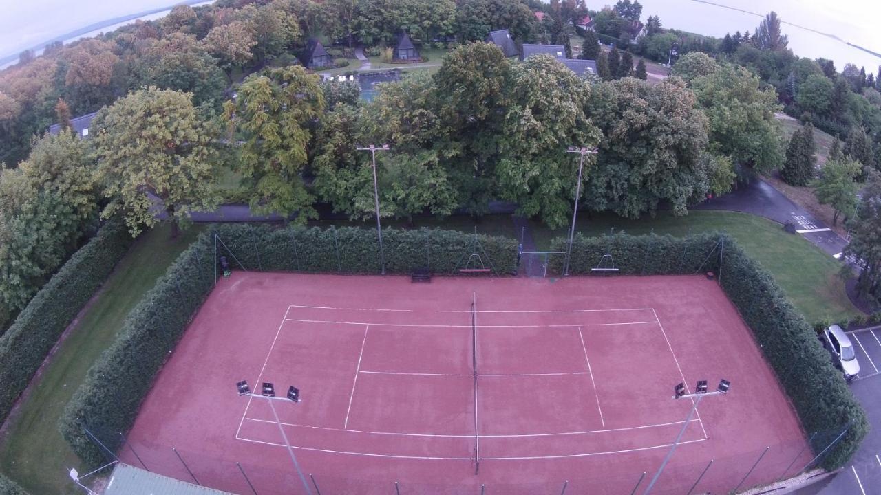 Hotel Zánka Vízparti Üdülő Esterno foto